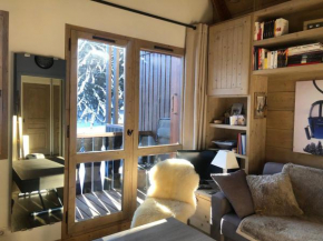 Appartement rénové à Courchevel 1650 au dernier étage, proche des pistes - FR-1-514-86